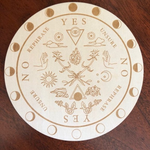 🌜 Clear Quartz Pendulum & Pendulum Board 🌛 - Picture 4 of 10